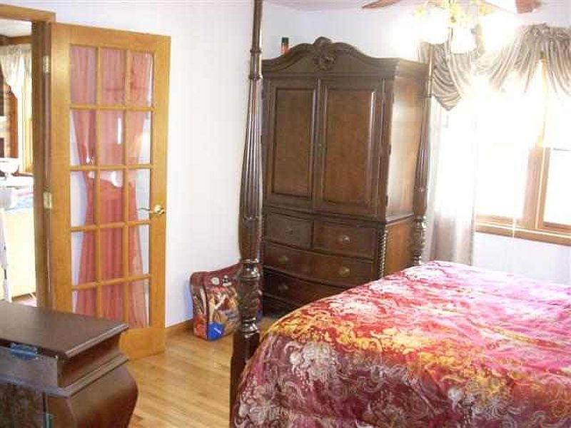 5th image of 271 EVANS Street