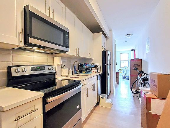 3rd image of 55 Linden Blvd APT 6F