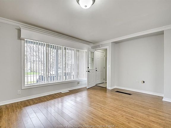 5th image of 896 Langlois Ave