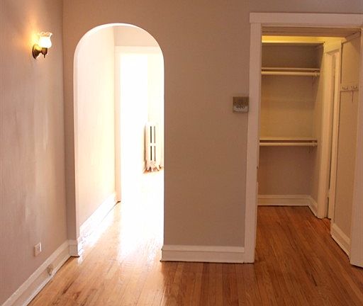 2nd image of 2100 W Ainslie St #21103S
