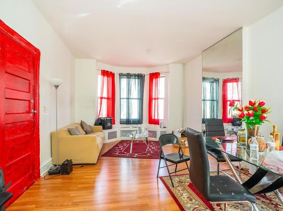 1st image of 119 Hutton St #1