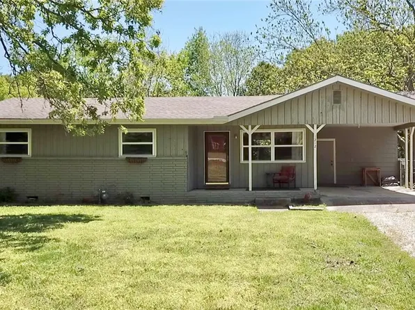 1212 S Lake Sequoyah Dr, Fayetteville, AR 72701