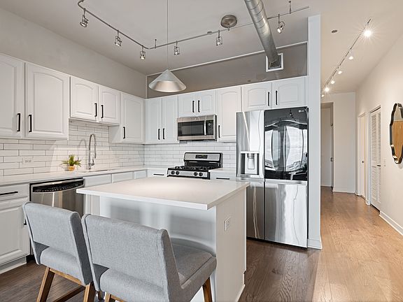 5th image of 720 N Larrabee St APT 1709