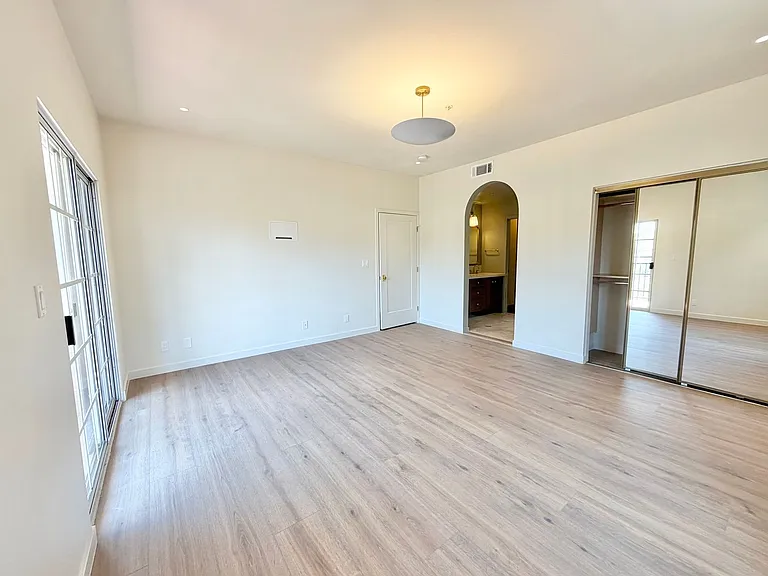 1515 Indiana Ave — Photo 16