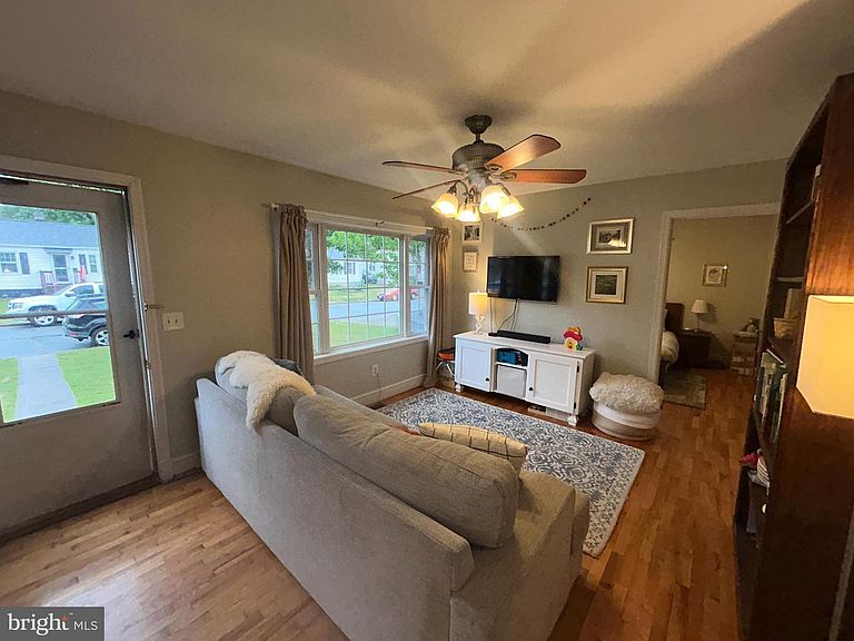 Listing photo 5