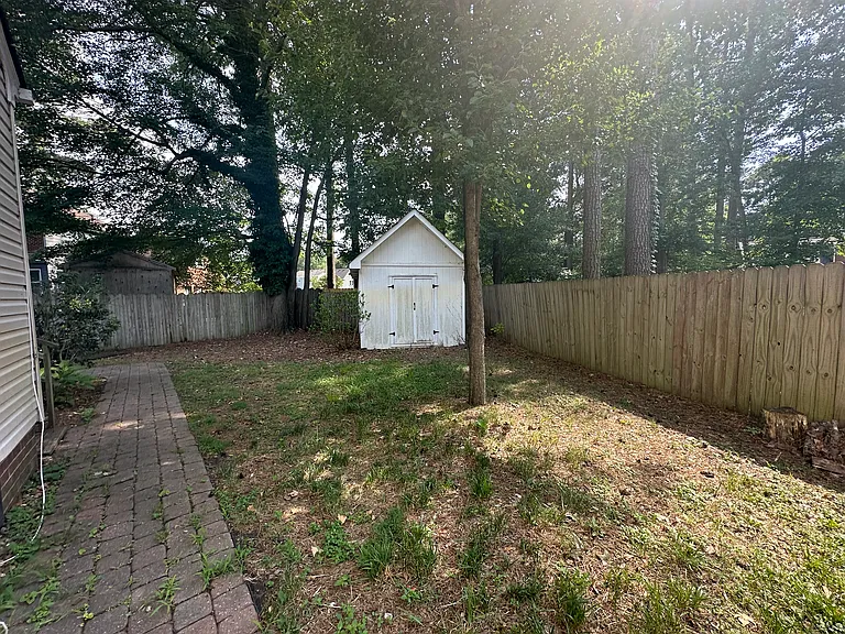 608 Hearndon Ct — Photo 37