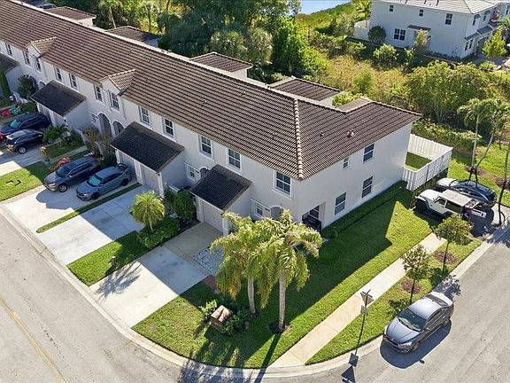 4th image of 16890 SW 1st Manor #1