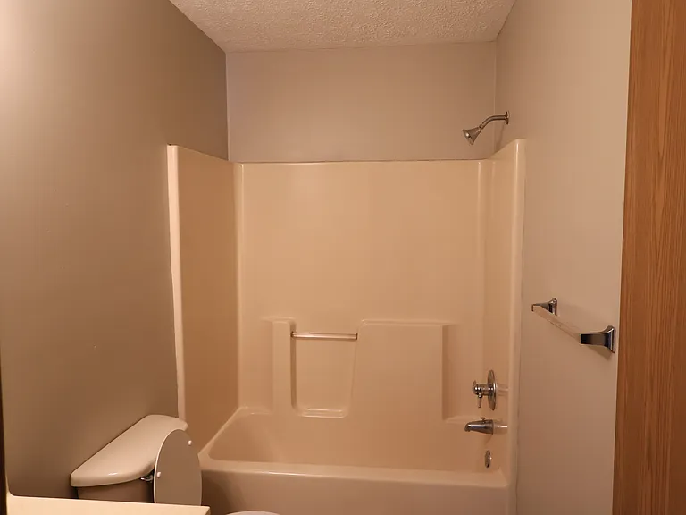 8 Westside Ct — Photo 23