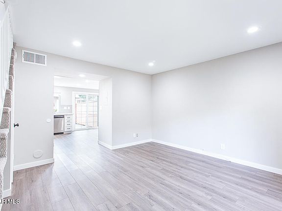 4th image of 19036 Archwood St Unit 7