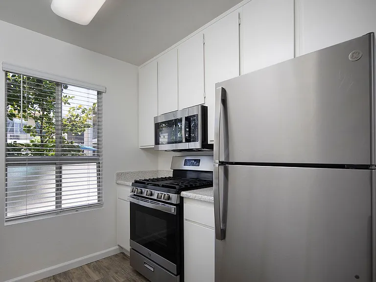 Four Winds Apartments — Photo 7