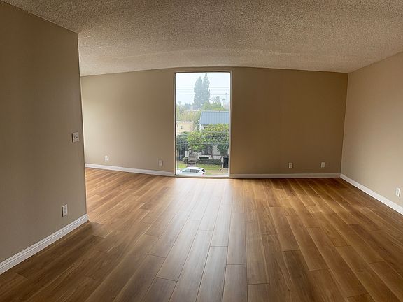 3rd image of 1709 E Glenoaks Blvd APT 7