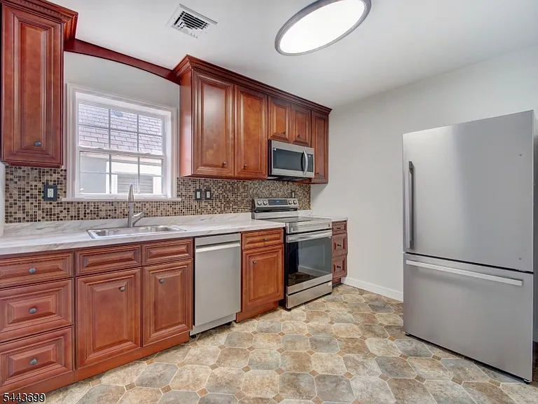 60 Montague Pl #2 — Photo 10