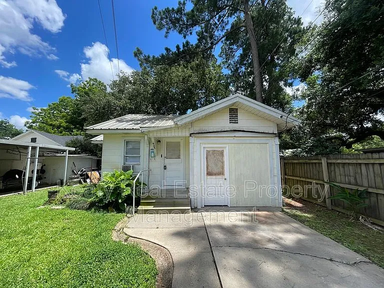 409 Silkwood St — Photo 1