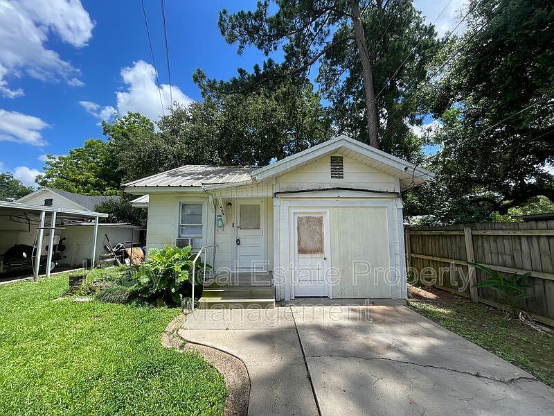 1st image of 409 Silkwood St