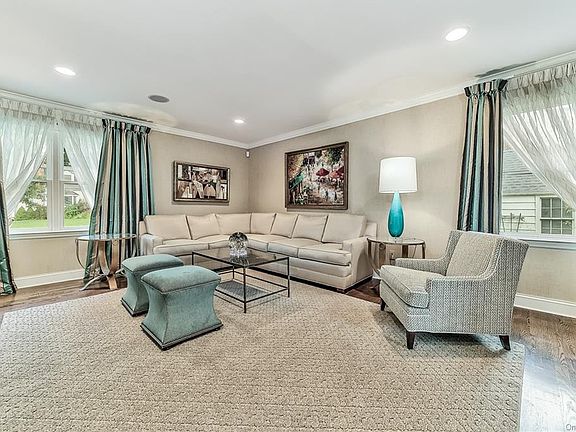 5th image of 132 Wilmot Cir