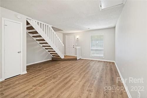 5th image of 3916 Briarhill Dr #3916