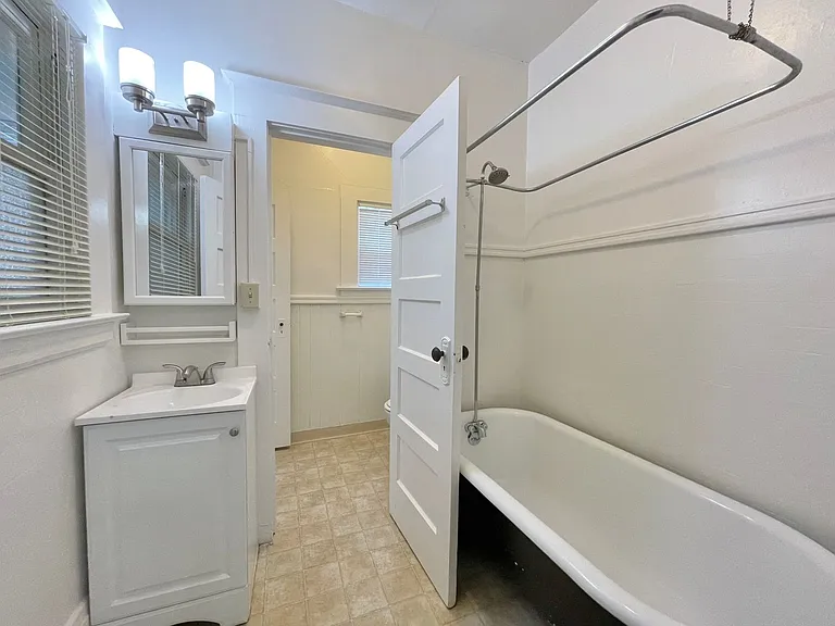 1818 G Street — Photo 10