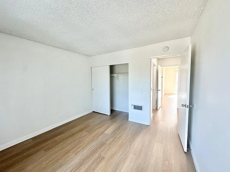 Westgate Villa Apartments — Photo 34