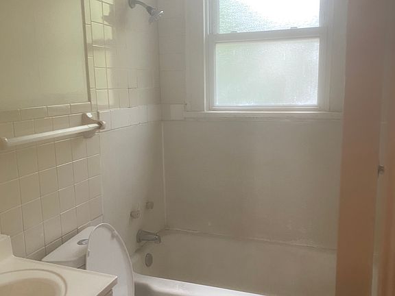 2nd image of 2641 Harvey Ave