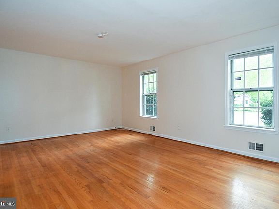 4th image of 6100 Redwood Ln
