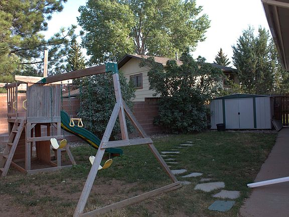 3rd image of 2539 Overland Rd