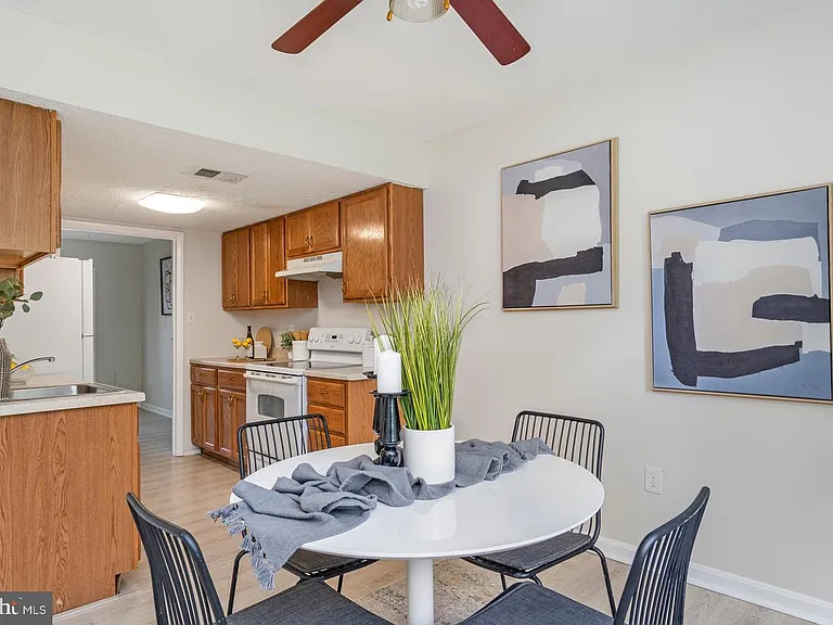 8688 Brae Brooke Dr — Photo 3