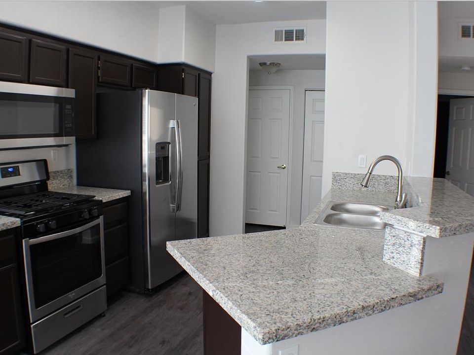 Large Modern Kitchen