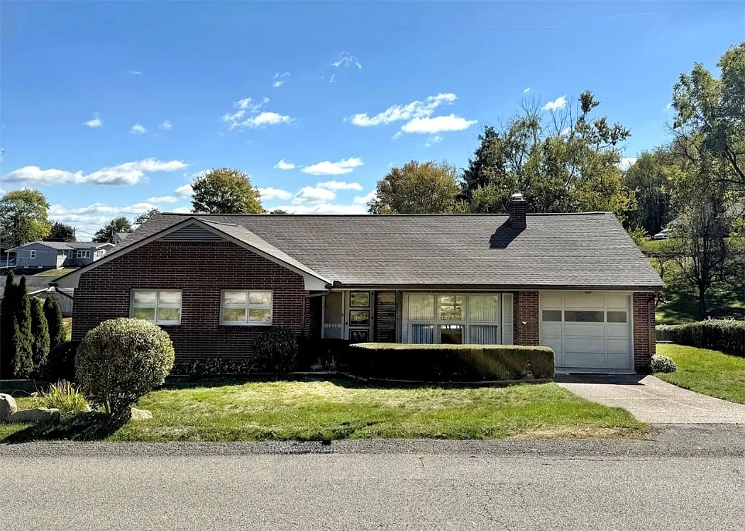 1215 Center Rd photo 1