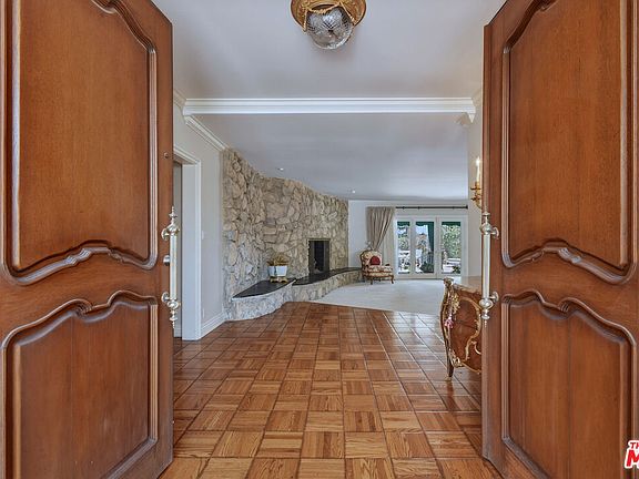 5th image of 16172 Royal Oak Rd