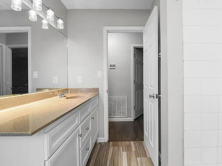2301 Sherwood Hills Ct — Photo 21
