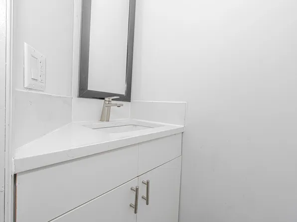 582 Bay Ridge Avenue image 11 of 41