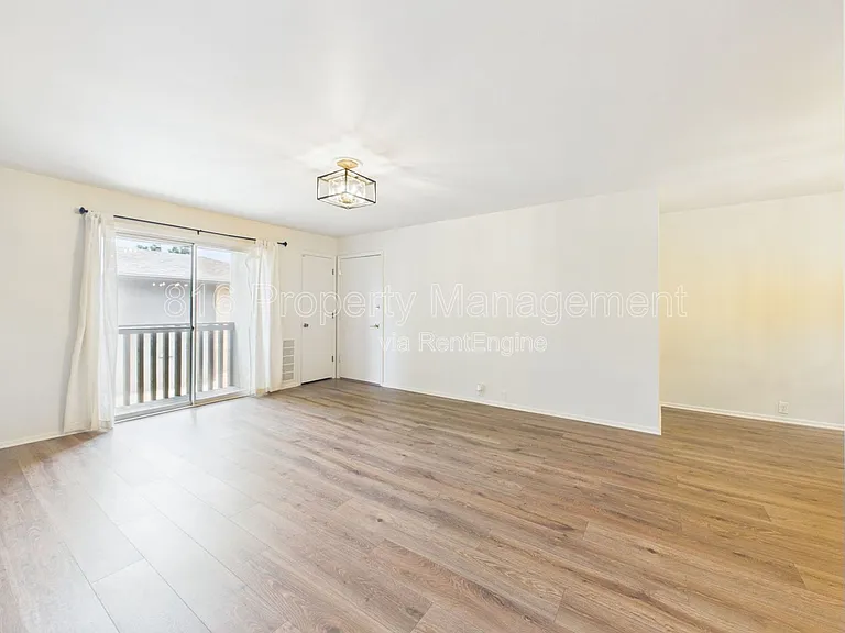 439 W 104th St — Photo 2