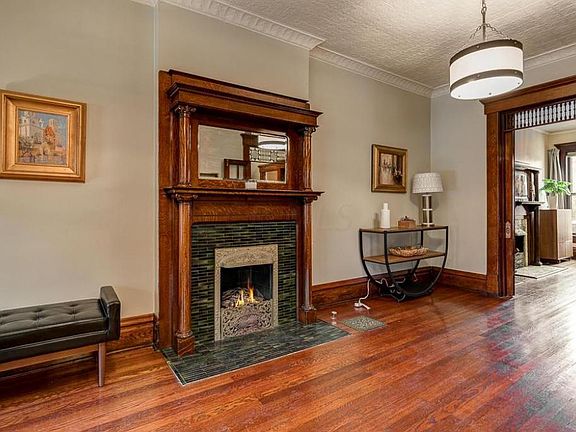 3rd image of 976 Neil Ave