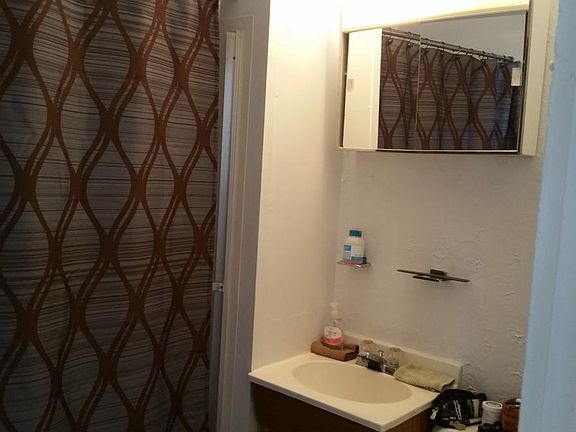 4th image of 506 Taggart St #B
