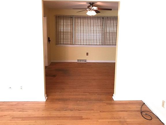 3rd image of 308 Longmeadow Dr
