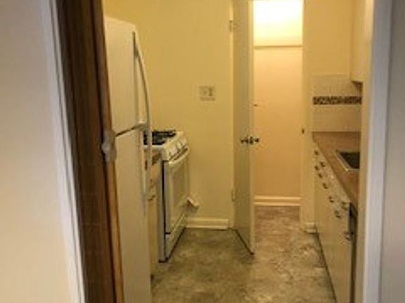 5th image of 1357 N Williams St #201