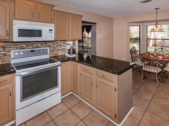 2nd image of 1841 Southlake Dr