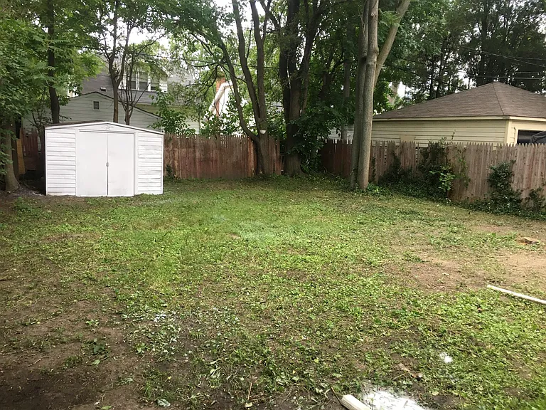 23315 Tawas Ave — Photo 24