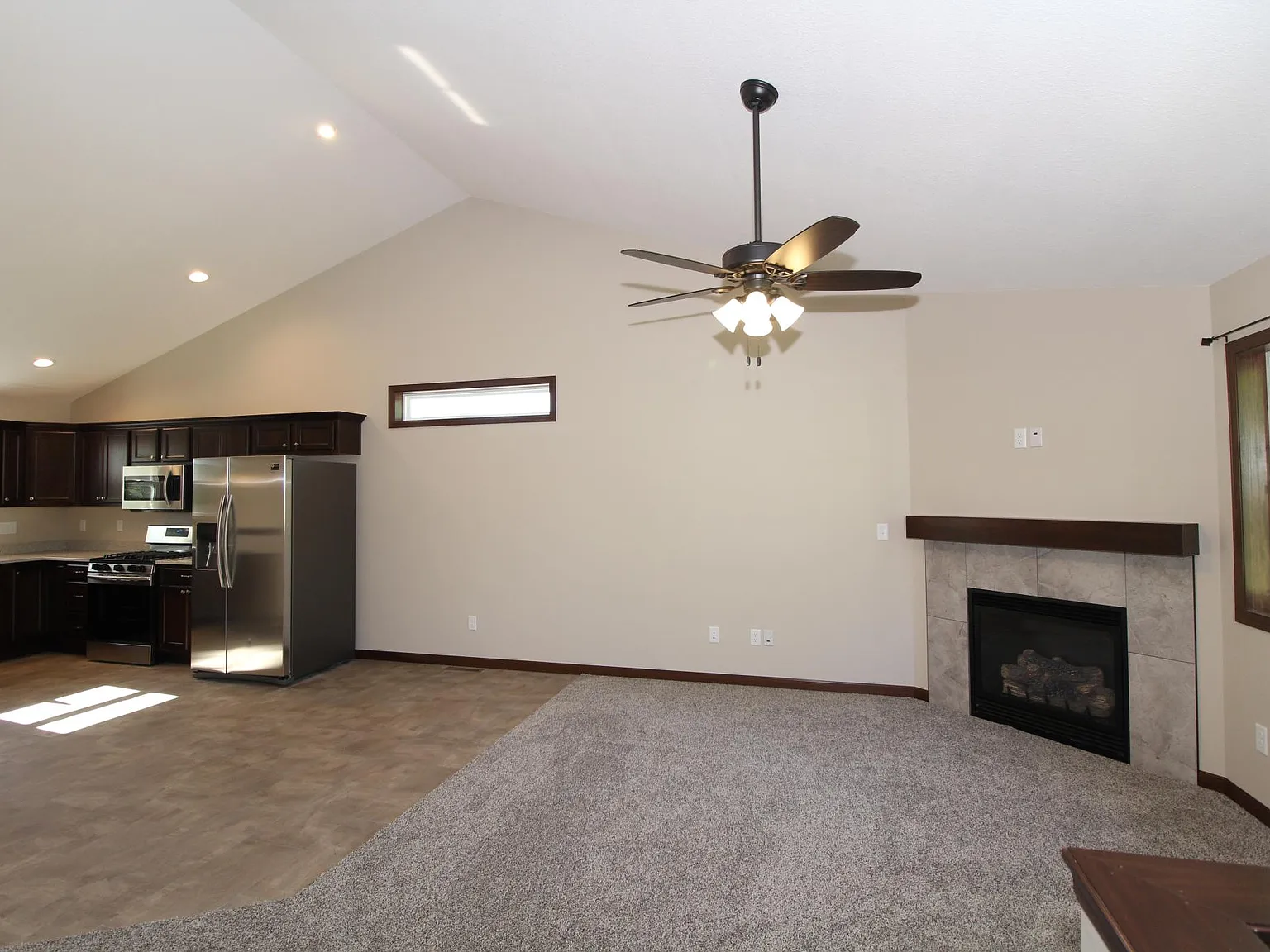 4 bed, 1986 sqft, $2,450 — Photo 4