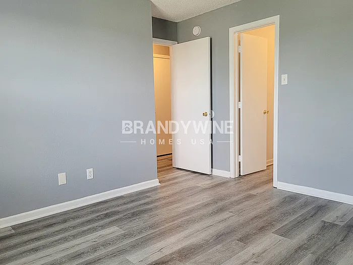 10756 Glenayr Dr — Photo 12