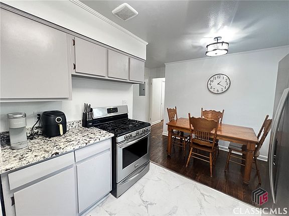 4th image of 140 N Richmond