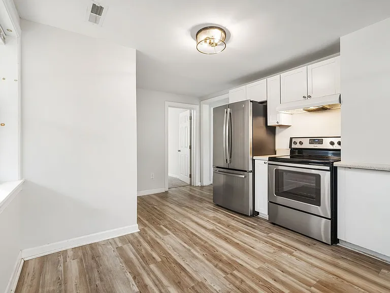 608 Lakeshore Dr — Photo 9