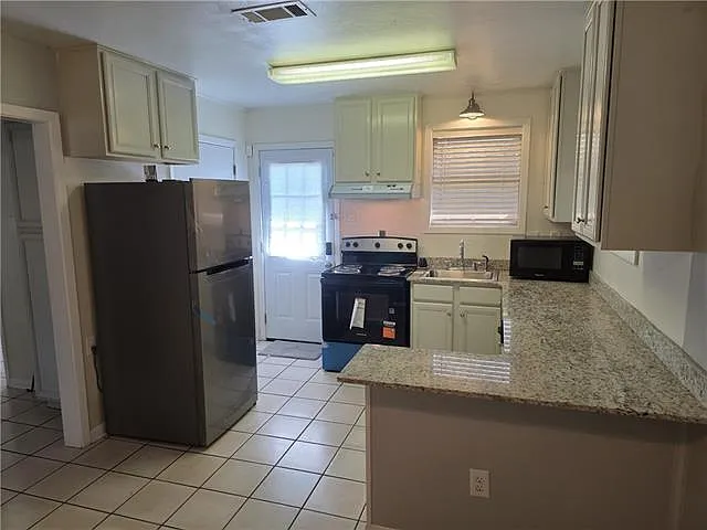 2 bed, 1.0 bath, 725 sqft, $1,500 — Photo 3