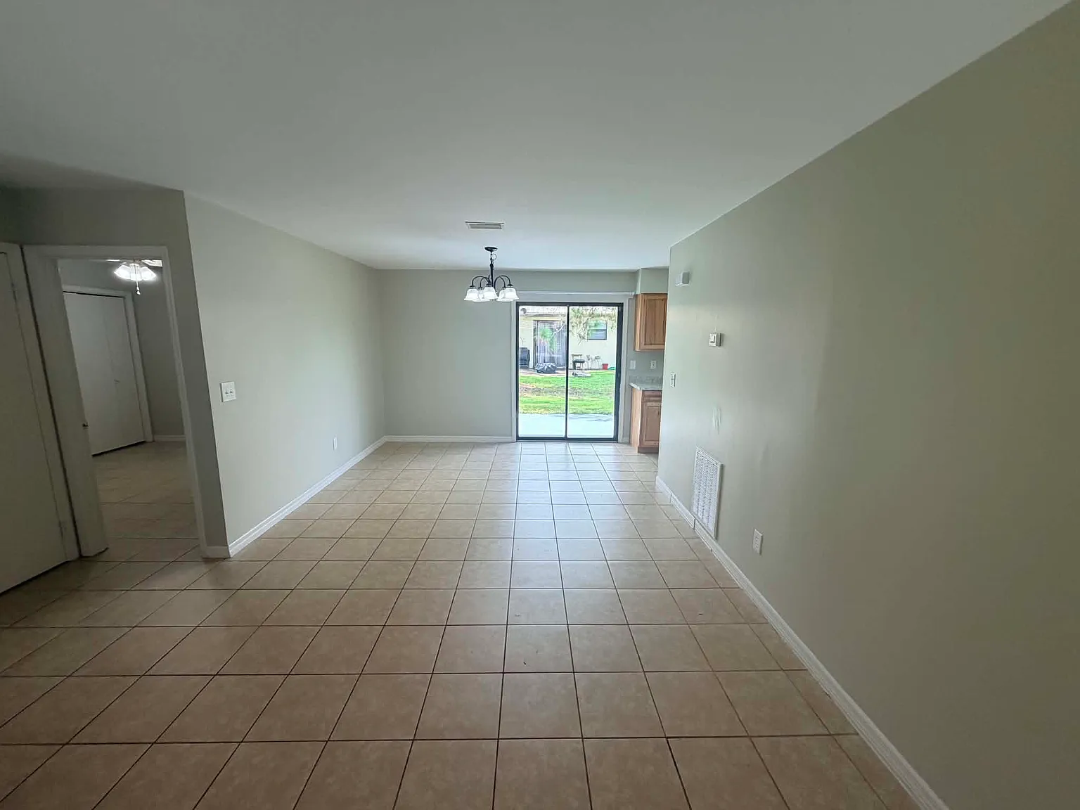 2 bed, 1000 sqft, $1,150 — Photo 2