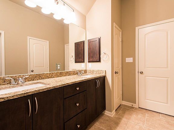 2nd image of 2031 Stubbs Dr