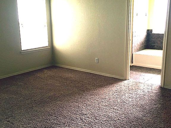 4th image of 1829 Creekside Dr