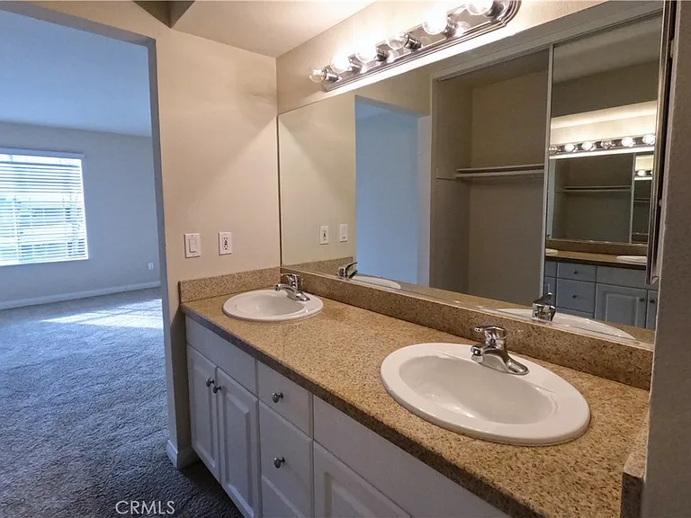 5510 Owensmouth Ave #213 — Photo 18