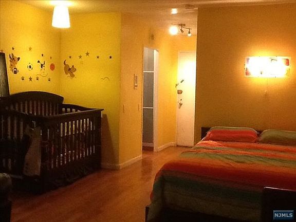 5th image of 2400 Hudson Ter APT 4R