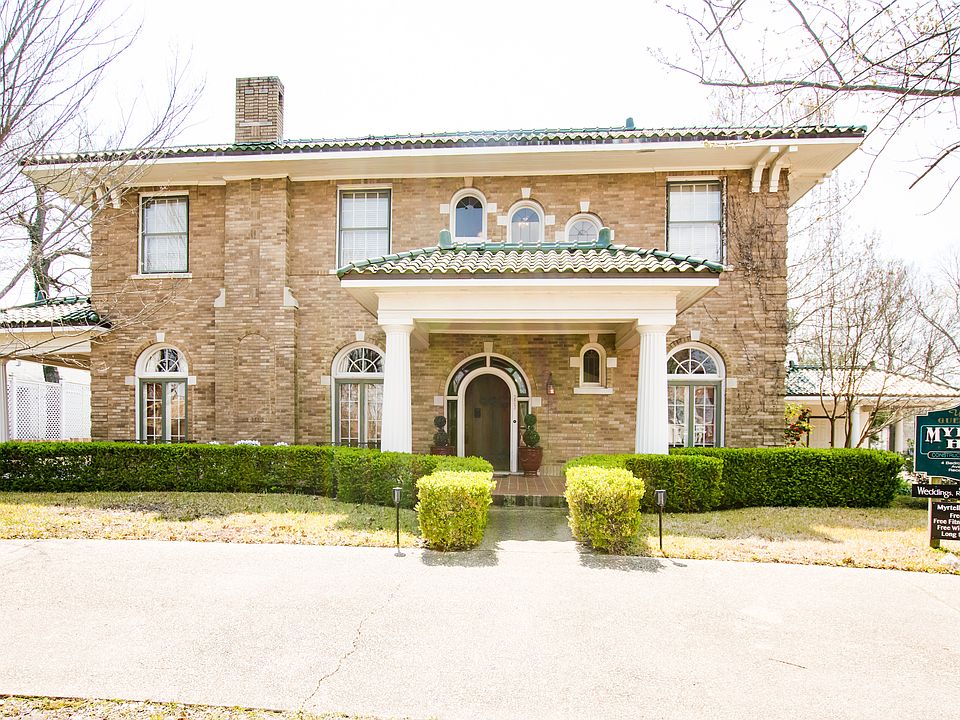 1st image of 323 Oak Ln