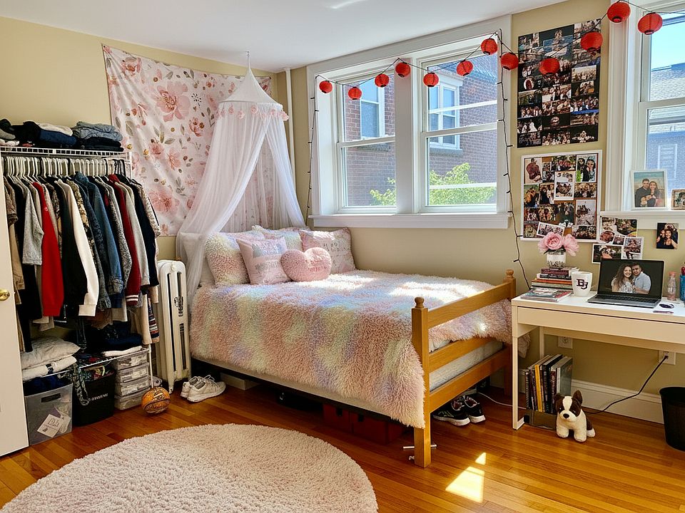 1st image of 74 Egmont St APT 3